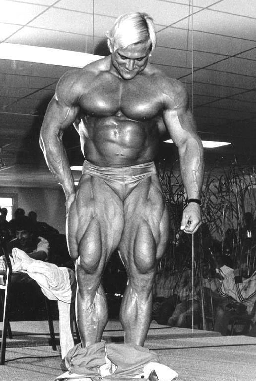 Tom platz piernas